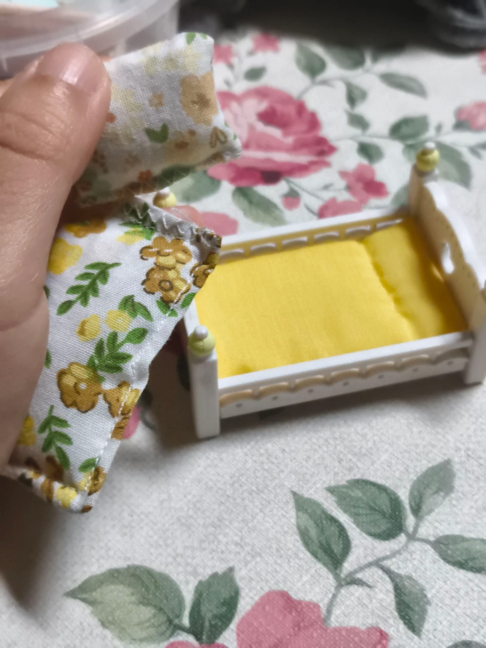 Cama para bebé Sylvanian amarilla  – photo 4